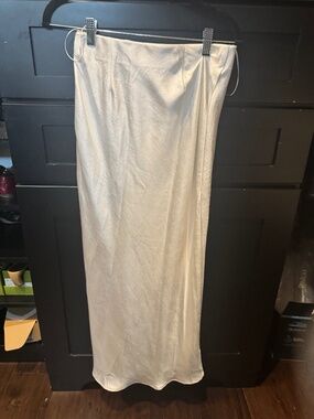 Hayek Slit Maxi Skirt Greylin in white